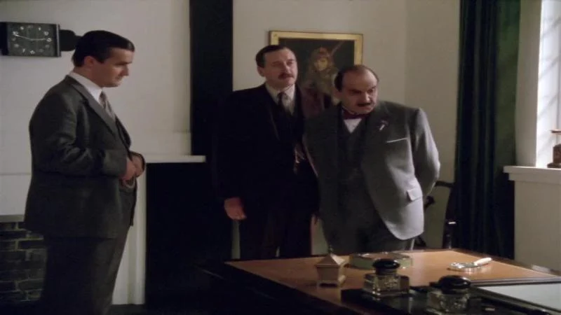 Кадры из сериала Пуаро Агаты Кристи (1989)