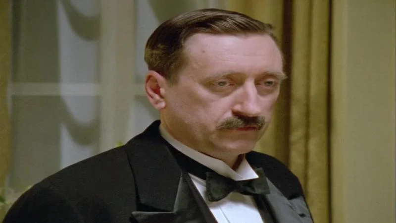 Кадры из сериала Пуаро Агаты Кристи (1989)
